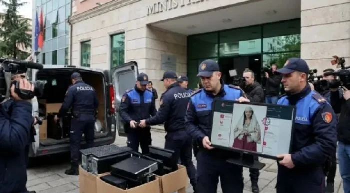 首位人工智能部长涉嫌接受比特币贿赂